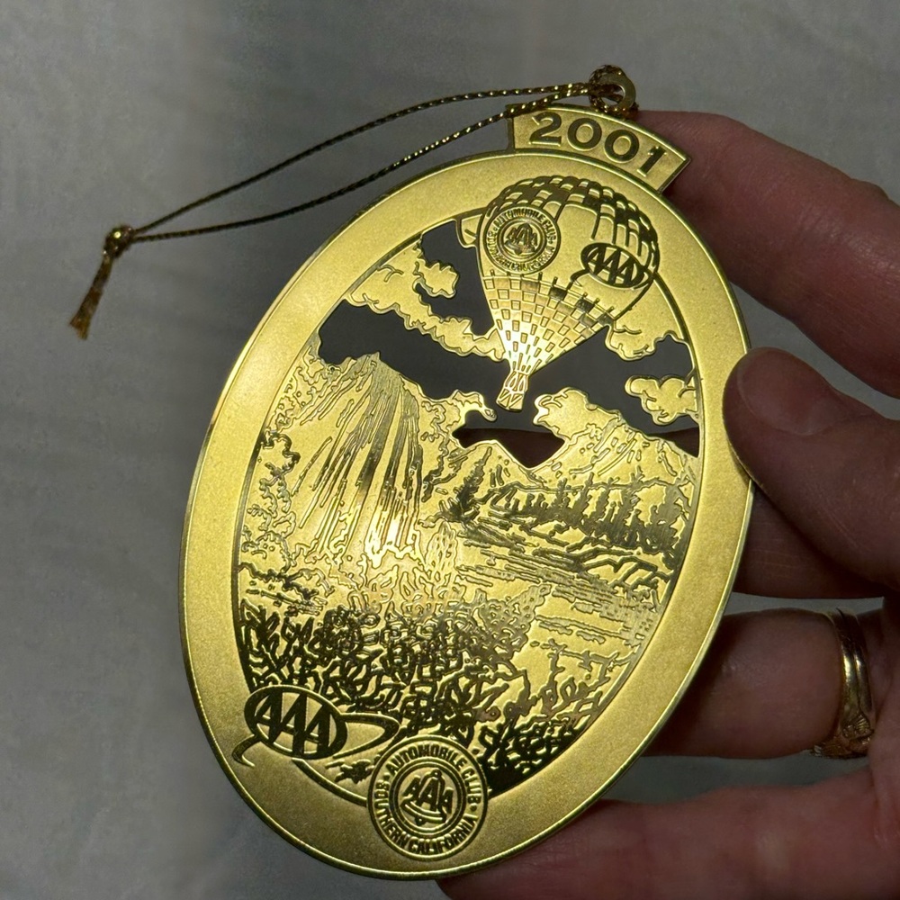 VTG Gold Tone AAA Travel 2001 Holiday Ornament